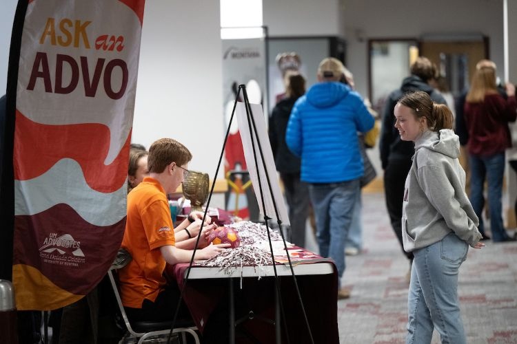 A student asking a question to a UM Advocate