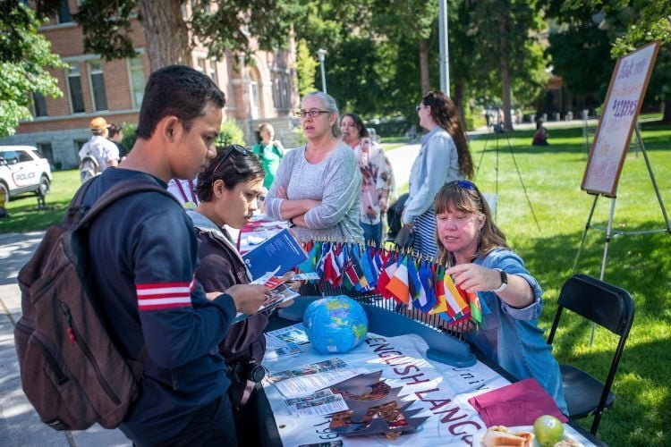 Students enjoying tables at WelcomeFest