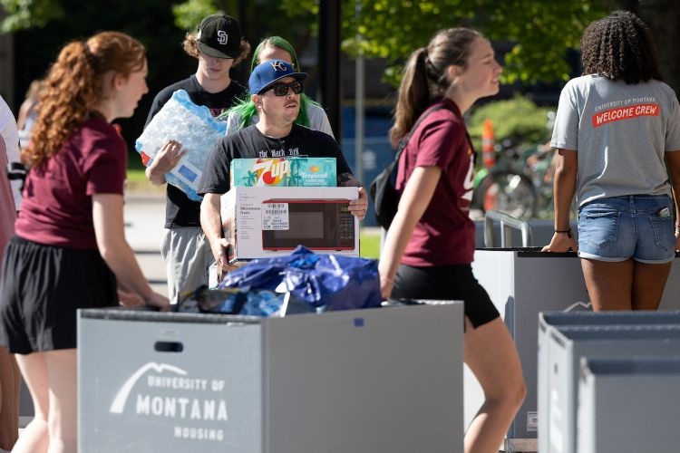 Students and helpers moving into a residence hall
