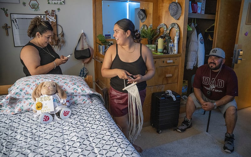 A student unpacks her belongs in Craig Hall with help from family members