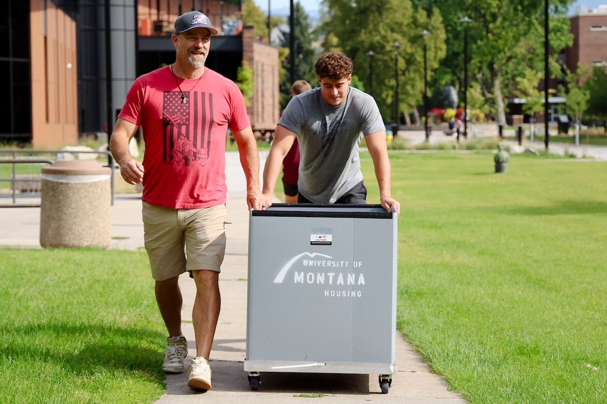 A Parent and Family Guide to Saying Goodbye during Move-In Day